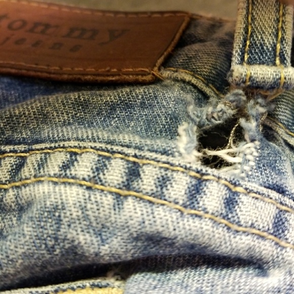Tommy Hilfiger Vintage High Wasted Jeans - Picture 7 of 7